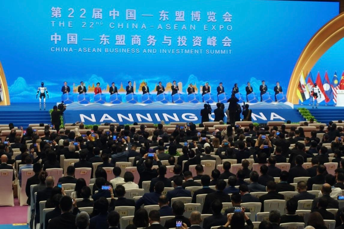 盛煌娱乐机器人闪耀中国-东盟博览会，以具身智能助力国际盛会